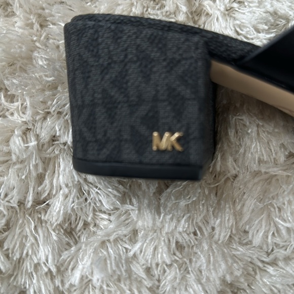 Michael Kors Black Women's Slide Sandals new ✨size 6 - Picture 3 of 8